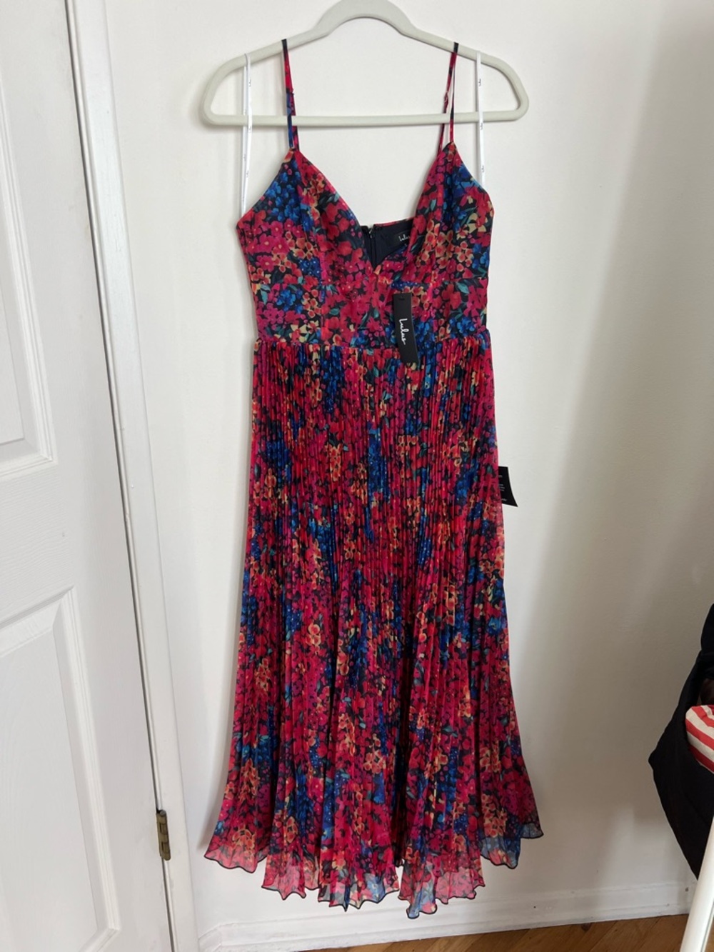 NWT Lulu's Sincerely Gorgeous Floral Pleated Spaghetti-Strap Midi Dress